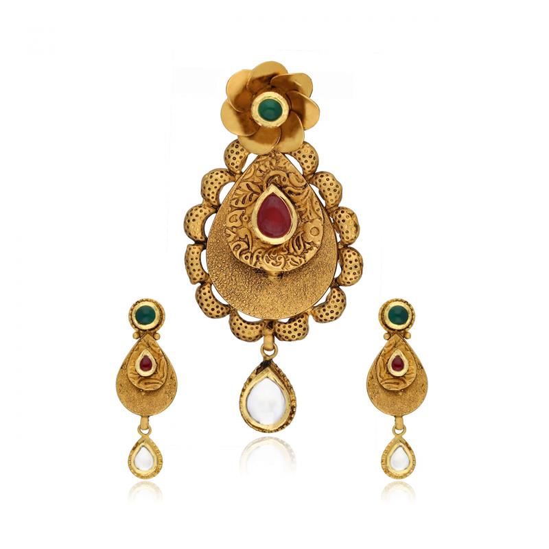 ANTIQUE-STYLED KUNDAN & GOLD PENDANT SET